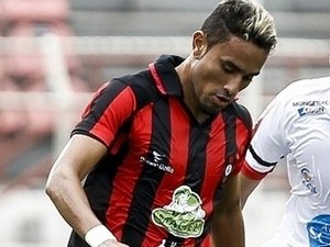 Acidente envolvendo carreta e moto é registrado no centro de Arapiraca