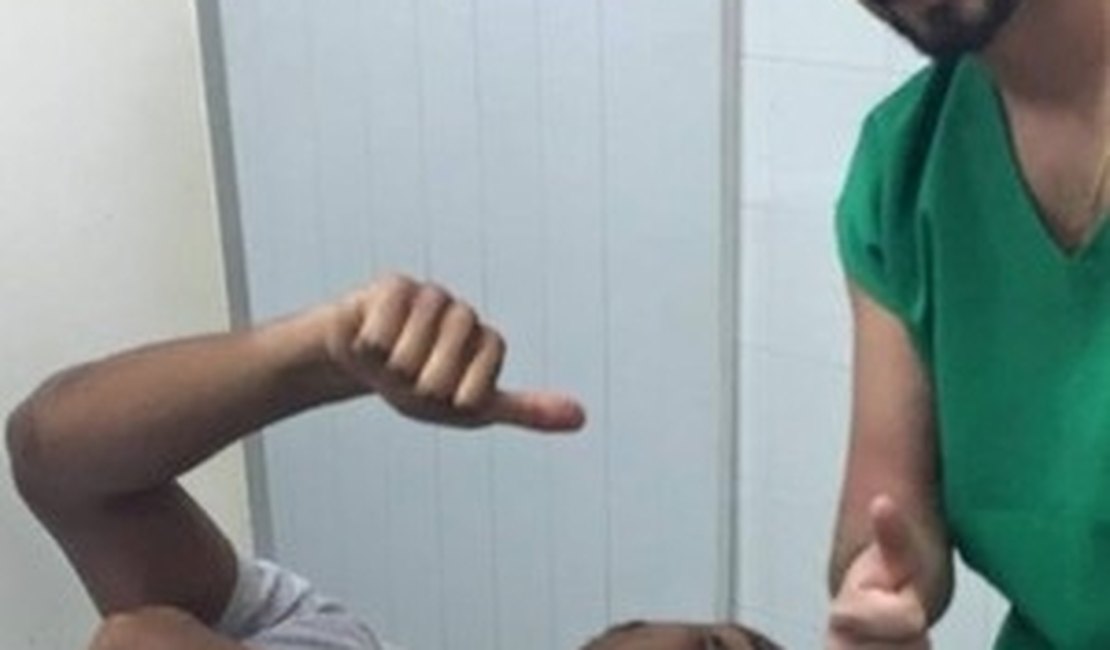 Após capotar carro e sofrer corte, zagueiro não tem previsão de retorno