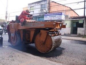 Prefeitura intensifica recuperação da malha viária em 16 bairros de Maceió