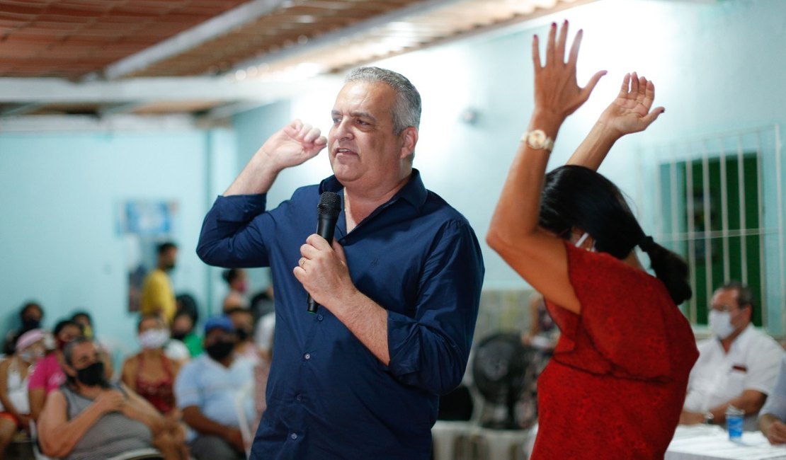 Em visita às comunidades do bairro da Santa Lúcia, Alfredo Gaspar anuncia planos para Maceió
