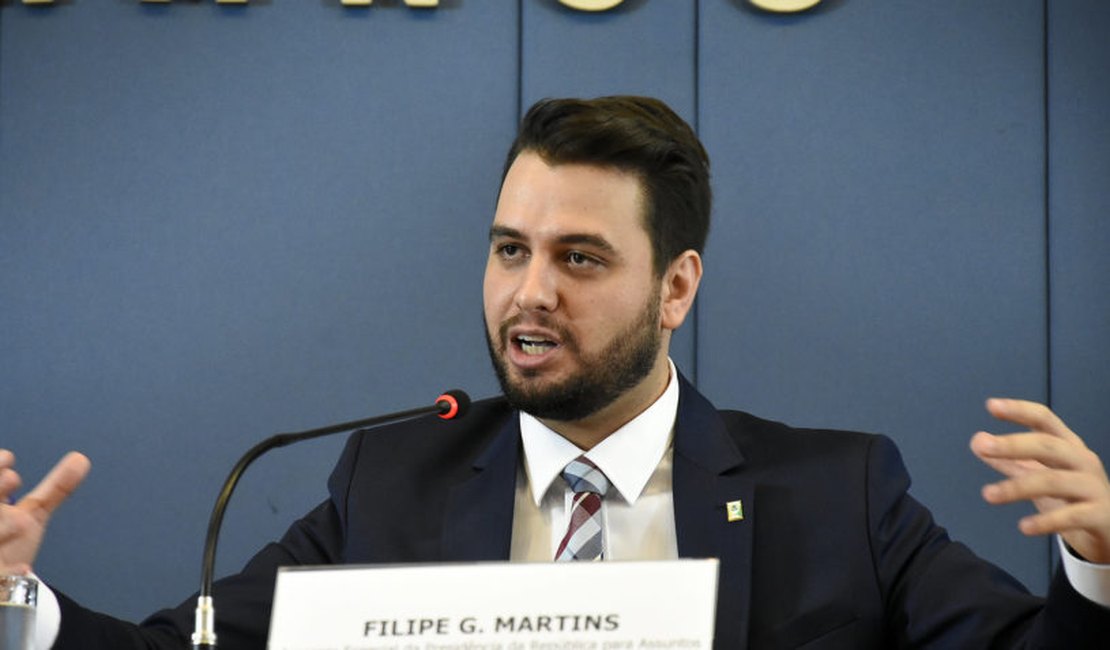 Defesa de Filipe Martins entra com ação de suspeita de fraude nos EUA; entenda o caso