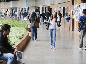 Crise no Fies reduz número de novos alunos no ensino superior privado