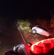 Condutor bate carro em poste de energia em Maragogi