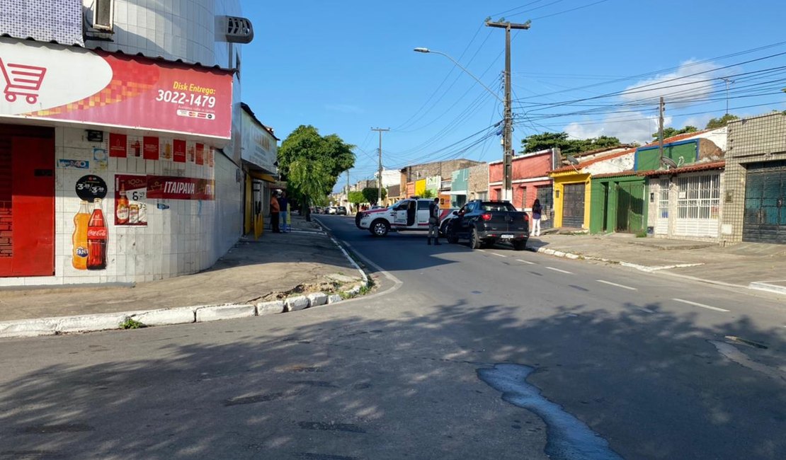 Festa entre amigos termina em briga, reféns e homicídio na Pajuçara