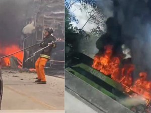 [Vídeo] Ônibus pega fogo na BR-101, próximo a Joaquim Gomes