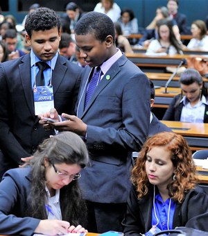 Alunos de escolas públicas podem representar Alagoas no Parlamento Jovem