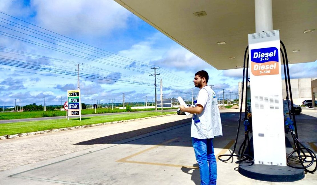Procon Arapiraca autua postos de combustíveis por preço da gasolina