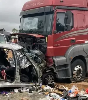 Laudo aponta invasão de contramão por carreta em acidente que matou família alagoana em MG