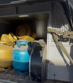 Mulher é presa suspeita de vender drogas em bar de Delmiro Gouveia