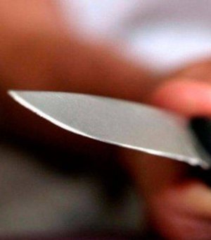 Mulher é ameaçada com faca por sobrinha do marido em Palmeira dos Índios