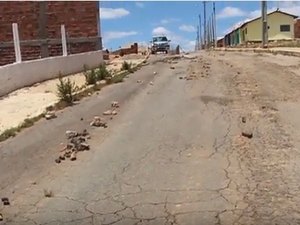Chuvas mostram falta de infraestrutura no Residencial Vale da Perucaba, em Arapiraca