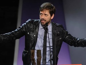 Diretor de série da Netflix participa de debate e realiza sessão de autógrafos em Arapiraca