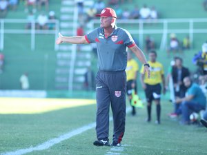 Após derrota para o Oeste, CRB confirma saída do técnico Mazola Júnior
