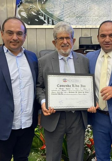 Prefeito Leandro Silva prestigia entrega da Comenda Lêdo Ivo a junqueirense na ALE