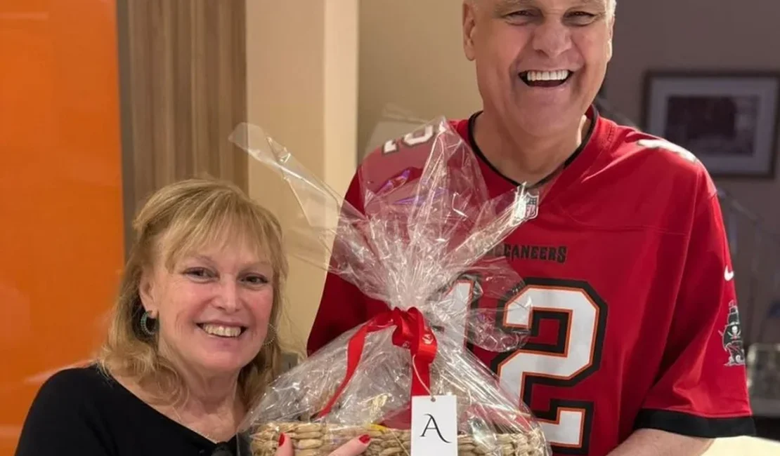 Oscar Schmidt homenageou esposa ao entrar para o hall da fama do basquete: 'minha melhor pessoa'