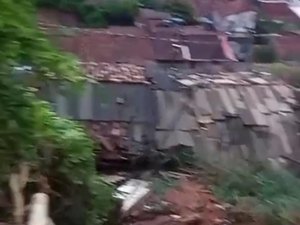 Chuvas provocam quedas de barreiras em Maceió