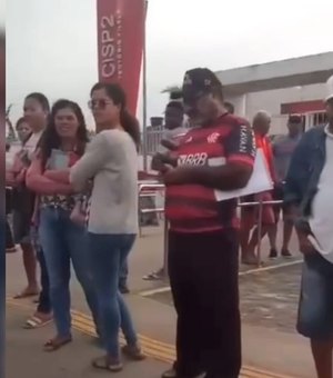 [Vídeo] Chuva e lama: usuários do Instituto de Identificação de Teotônio Vilela reclamam de falta de condições da nova sede