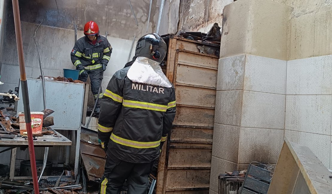 Padaria pega fogo na manhã deste domingo (26) em Cacimbinhas