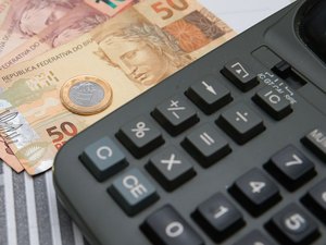 Caixa paga Auxílio Brasil a cadastrados com NIS final 8