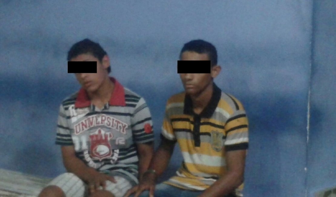 Menores são presos suspeitos de roubar moto com arma de brinquedo