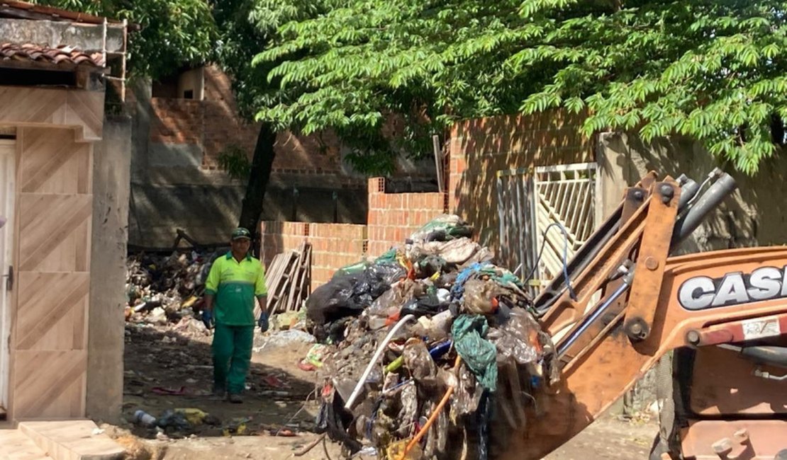 Vigilância Sanitária retira 10 toneladas de entulhos em casas na Santa Lúcia