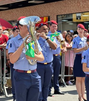 Arapiraca recebe desfile cívico-militar em alusão ao feriado de 7 de Setembro