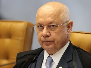 Ministro Teori Zavascki estava em avião que caiu no litoral do Rio de Janeiro, nesta tarde