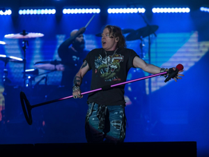 Volta de formação clássica salva show do Guns da voz desastrosa de Axl