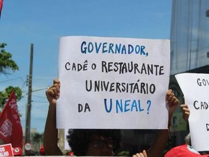 Estudantes da Uneal de Palmeira dos Índios reivindicam contratação de professores e restaurante universitário