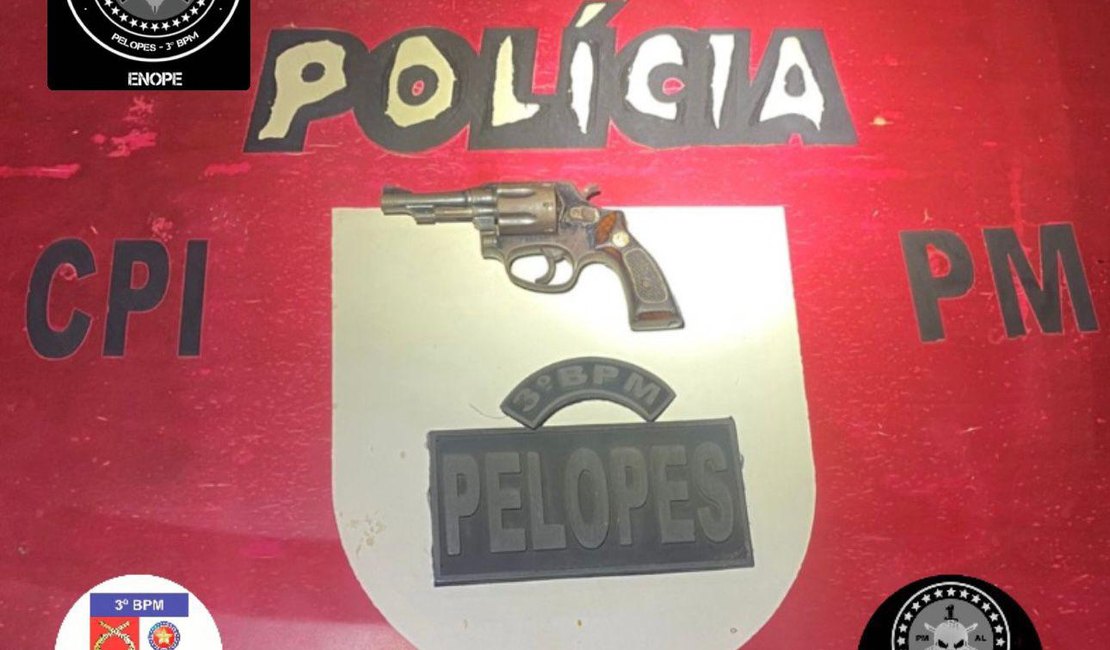 Polícia acha revólver escondido entre roupas no bairro Manoel Teles