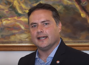 Renan Filho reassume o cargo de governador após viagem à China