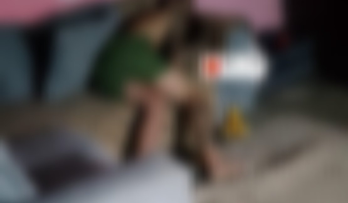 Jovem é baleado por dois bandidos enquanto esperava namorada em Maceió