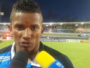CSA confirma a volta do atacante Luis Soares, que terá de cumprir suspensão