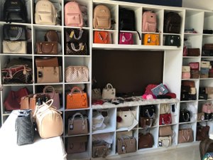 Homem é preso com bolsas falsificadas em Arapiraca