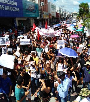 [Vídeo] Mobilização contra cortes na Educação é realizada em Arapiraca
