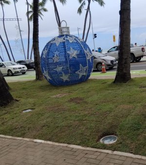 Canteiro da Avenida Silvio Viana, na orla da Ponta Verde, passa por revitalização