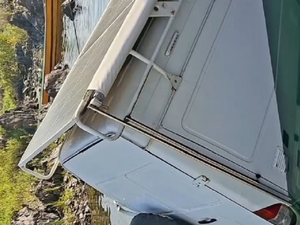 Motorhome desce ladeira e cai no Rio São Francisco em Piranhas