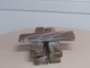 Homem é preso com quatro quilos de maconha em ponto de vans