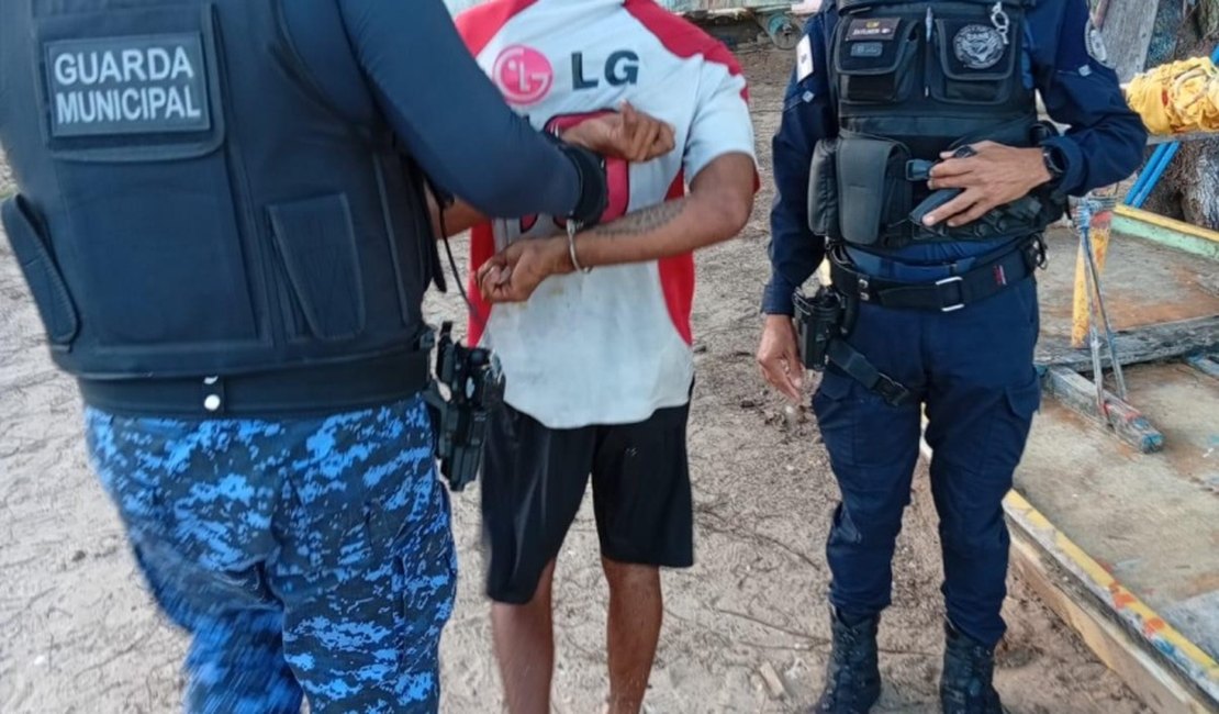 Homem é preso suspeito de furtar tapumes de obra pública na Pajuçara