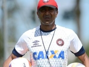 Atlético-PR anuncia saída do técnico Cristóvão Borges