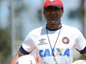 Atlético-PR anuncia saída do técnico Cristóvão Borges