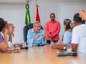 Governador em exercício recebe representantes sindicais no Palácio República dos Palmares
