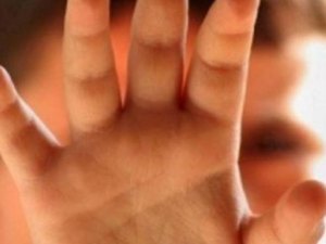 Homem invade jardim de infância e atinge 50 crianças com ácido