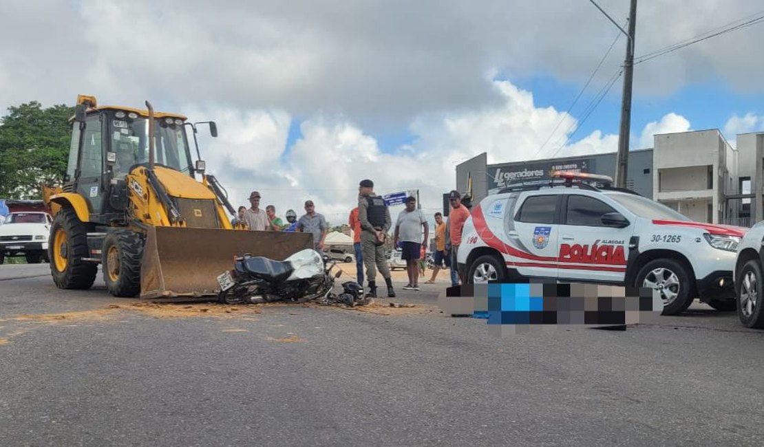 Motociclista morre após colisão com retroescavadeira em trecho da AL-110, em Arapiraca