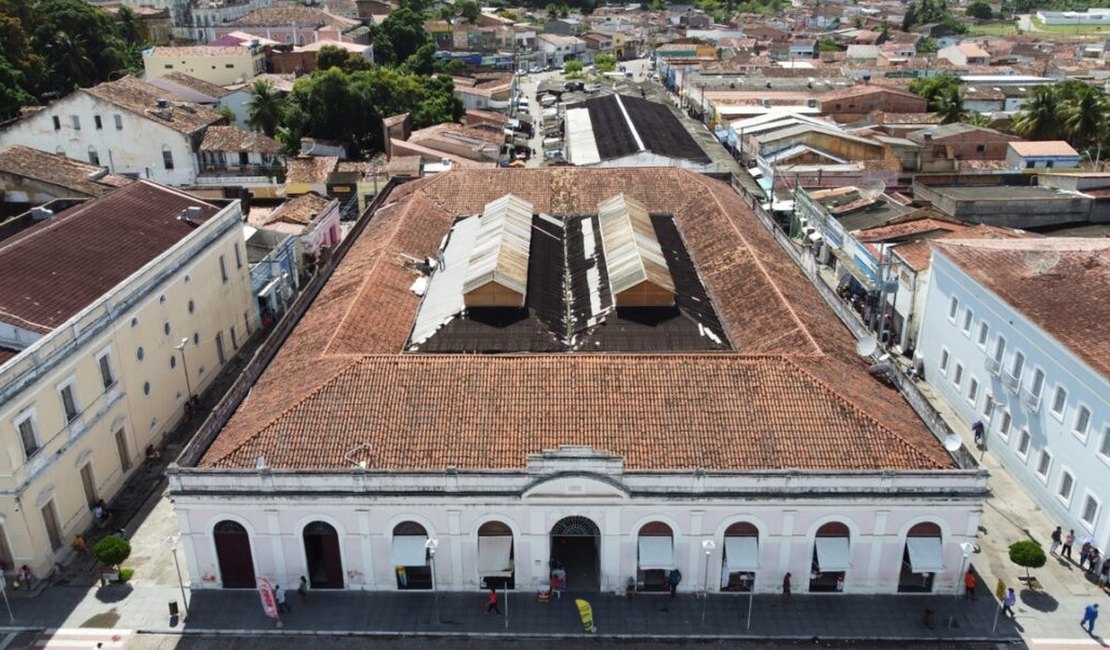 Prefeitura de Penedo inicia recuperação do telhado do Mercado Público Municipal