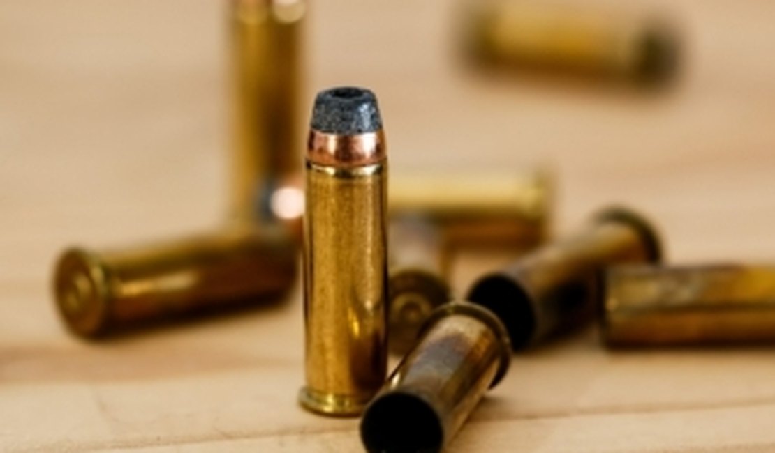 Proprietário de mercearia é preso com munições na parte alta de Maceió