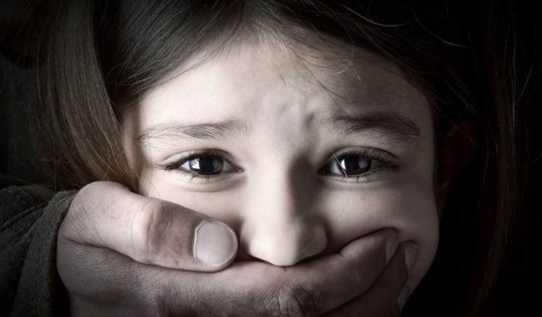 Pai é preso por estuprar filha de seis anos no sofá de casa em Pernambuco