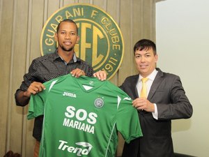 Lucas Bahia é oficializado e se apresenta ao Guarani-SP