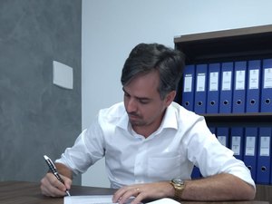 Vereador Joãozinho volta a cobrar o pagamento dos precarizados da saúde