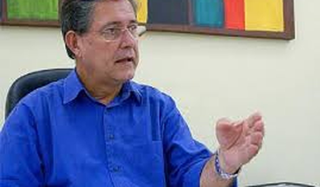 Regis Cavalcante é exonerado de secretaria para disputar as eleições